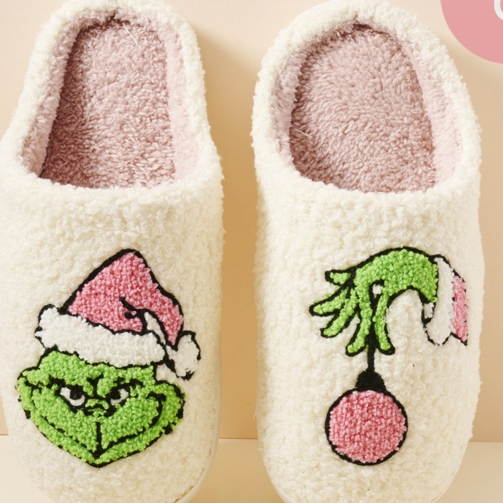 Grinch Face White and Pink  Slippers Women's Size Small 6-7